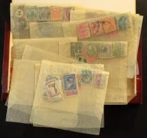 Néhány száz angol gyarmati bélyeg pergamen tasakokban, főleg korai anyag. Érdemes megnézni!!