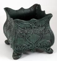 Öntöttvas kaspó. Négy lábbal, növényi ornamentikával díszített, hibátlan, masszív, nehéz, 21x21x20 cm