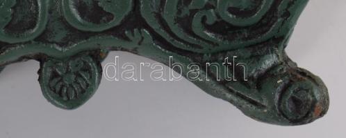 Öntöttvas kaspó. Négy lábbal, növényi ornamentikával díszített, hibátlan, masszív, nehéz, 21x21x20 c...
