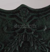 Öntöttvas kaspó. Négy lábbal, növényi ornamentikával díszített, hibátlan, masszív, nehéz, 21x21x20 c...