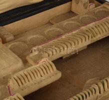 A Perczel család címerével díszített evőeszköz tároló doboz, cca 19. sz. közepe, második harmada, ko...