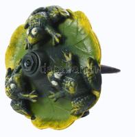 Öntöttvas leszúrható locsoló, locsolócső rászerelhető, plasztikus béka figurákkal, 20x17 cm