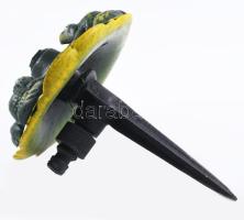 Öntöttvas leszúrható locsoló, locsolócső rászerelhető, plasztikus béka figurákkal, 20x17 cm