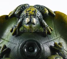 Öntöttvas leszúrható locsoló, locsolócső rászerelhető, plasztikus béka figurákkal, 20x17 cm