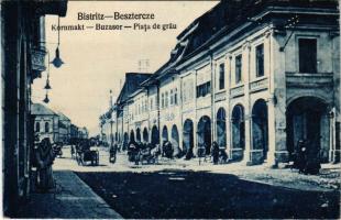 Beszterce, Bistritz, Bistrita; Kornmarkt / Búzasor, piac, gyógyszertár, üzletek. Guido Scharsach kiadása / Piata de grau / market, pharmacy, shops (EK)