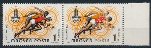 1980 Moszkvai olimpia 1Ft ívszéli vízszintes pár, a nyomóhenger részleges festékhiánya miatt a jobb oldali bélyegen egy 16 mm-es függőleges sáv fekete fedő színe hiányzik. Eddig ismeretlen nyomási különlegesség!!! / 1 Ft margin pair, partly missing black cover paint on the right side stamp. Unknown printing variety!!