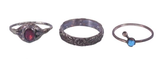 3 darab ezüst (Ag) gyűrű, közte kővel, bruttó 5g