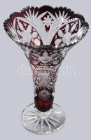 Vörösen pácolt talpas kristály váza, hibátlan, m: 27 cm