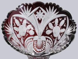 Vörösen pácolt talpas kristály váza, hibátlan, m: 27 cm