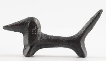 Stilizált vas kutya figura, h: 8,5 cm