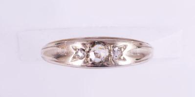 Arany (Au) gyűrű, jelzett, 14k, m: 54, cca 0,1ct gyémánt berakással bruttó 2,4g