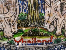 Thailand gyöngyházból kirakott, festett kép elefántok ábrázolásával, 18x28 cm
