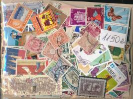 1.150 db vegyes külföldi bélyeg ömlesztve tasakban
