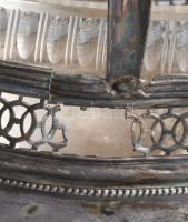 Szecessziós ezüst (Ag) kínáló, eredeti üvegbetéttel, m: 19 cm, nettó 109g, ezüst része sérült