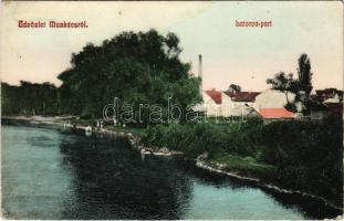 1908 Munkács, Mukacheve, Mukacevo; Latorca part. Bertsik Emil kiadása / Latorica river + "LAWOCZNE - MISKOLCZ - BUDAPEST 38. SZ." vasúti mozgóposta bélyegző (fl)