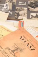 Egy doboznyi papírrégiség, fotók. régi újságok, stb