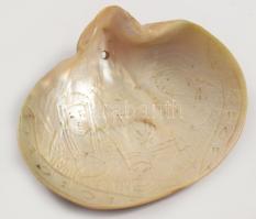 kagylóba faragott vallási medál 8 cm