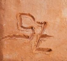 Steinhübel Zoltán (1952): Furulyázó lányka kerámia dísz. Terrakotta, mázas kerámia, jelzett 20 cm