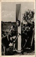 1938 Ipolyság, Sahy; bevonulás. Döntik a trianoni határokat / entry of the Hungarian troops, crushing the column of the Czechoslovak Republic (lyuk / pinhole)