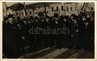 1938 Rimaszombat, Rimavska Sobota; bevonulás főurakkal, hátoldalon Sárai rotációs fényképsokszorosító üzem reklám / entry of the Hungarian troops, lords, with Hungarian photography advertisement on the backside