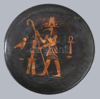 Vegyes tárgyak: réz dísztálak egyik egyiptomi, másikon 12 apostol , mészkő asztali készlet, kegytárg...