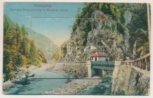 Petrozsény, Petroseni, Petrosani; Határhíd Magyarország és Románia között. Leporello, 10 db mini képpel, benne: bánya, szénosztályozó, nyugati főtárna, Templom utca, Boli barlang, vasútállomás, havasi oláhok. Steiner R. kiadása / Pasul Surduc. Leporello with 10 mini images, inside: mine, coal classification plant, Church street, cave, railway station, vlachs, border-bridge between Hungary and Romania