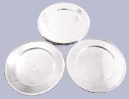 6 darab ezüstözött tányér, közte kopással, d: 30 cm