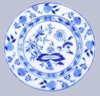 Villeroy &amp; Boch hagymamintás tányér, jelzett, cca 1900, kopással, d: 24,5 cm