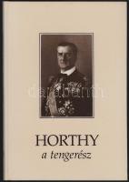 Csonkaréti Károly: Horthy, a tengerész. [Bp.], 1993, Zrínyi. Első kiadás. Fekete-fehér képekkel illusztrálva. Kiadói kartonált papírkötés, ajándékozási bejegyzéssel.