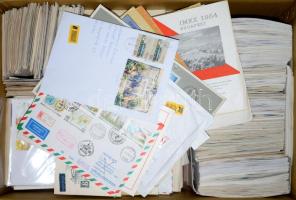 Nagy levél tétel: benne min. 2.000-3.000 db FDC, CM, bélyegzés nélküli boríték, futott levelek, stb. érdemes átnézni! Nagy karton dobozban.