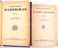 A regény mesterei sorozat 2 kötete: Rudyard Kipling: A fény kialudt, Gaston Leroux: Hardigras. Bp., 1926-1927., Pantheon. Kiadói aranyozott egészvászon-kötések, kissé kopott borítóval.