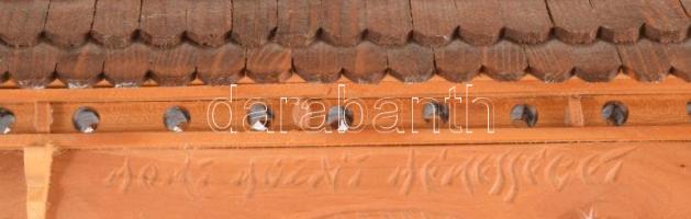 Faragott fa erdélyi székelykapu, 32x25 cm