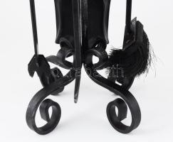 Kovácsoltvas kandalló piszkáló szerszám szett, jó állapotban, állvánnyal , m: 78 cm