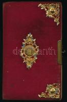 1900-1913 Bp., emlékkönyv bejegyzésekkel, rajzokkal, egy lapon beragasztott hajtinccsel, fémveretekkel díszített bársonykötésben