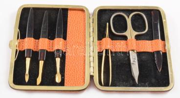 Solingen pedikűr készlet, tartójában.