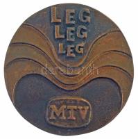 1960 k. "Leg leg leg MTV" egyoldalas bronz emlékérem (76mm) T:AU patina