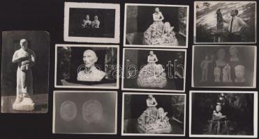 cca 1950-1960 Szobrászművész alkotásairól készült fotók, 28 db, egyiken a szobrász is szerepel, 6×9 ...