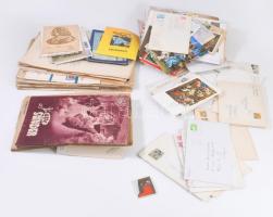 Cipősdoboznyi vegyes papírrégiség és irat