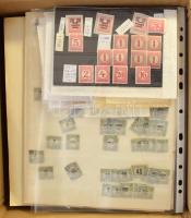 1903-1987 Portó tétel albumban, albumlapokon, ívtöredékekben, tasakban, közte jó darabok is, összesen kb 7.500 db bélyeg, dobozban