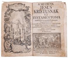 A? mi Urunk Jesus Kristusnak Új Testamentoma most görög nyelvböl ujonnan Magyarrá fordittatott ? magyarázatokkal és jegyzésekkel, azon kívül minden könyv és Levél eleibe tétetett hasznos út-mutatásokkal?. Ki-botsáttattott Laubánban Schill Miklós betűivel, Az MDCCLIV. Esztendöben. Luban, 1754. Schill Miklós. 1 rézm. t. díszcímlap + 14 sztl. lev. + 1536 p. + 1 rézm. kih, térkép. ( Szentföld ) Korabeli, sérült, hiányos egészbőr kötésben, a térkép kissé rojtos.  Bárány György és Bárány János, valamint Sartorius János evangélikus lelkészek készítették ritka Újszövetség-fordítása, amely görög források alapján készült. A nyomtatás 1754-ben indult Alsó-Sziléziában, Lubań (németül Lauban) városában, és a hétéves háború miatt csak 1758-ban fejeződött be a szintén ugyanabban a vajdaságban található Jaworban (németül Jauer). A hozzá készült, értékes és terjedelmes magyarázatok munkálatai hosszasan elhúzódtak, és időközben a források is kimerültek. A hazai evangélikusoknak ez az önálló fordítási kísérlete azonban végül nem váltotta fel Károlyi magyarítását, jóllehet a lelkészek valóban nagy munkát végeztek. Bárány György Sartoris János nemescsói prédikátorral és fiával, Bárány János dunántúli szuperintendenssel szövetkezve lefordította az ószövetségi szentírást is, de ez kiadatlan maradt. Az evangélikus graduálékhoz is több magyar ének szerzésével járult. Nagyon ritka!