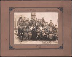 1916 K.u.k. Reservespital No. 2. Przemysl karácsonyi csoportkép, kartonra kasírozott fotó, feliratozva, karton felületén törésnyom, 13×17 cm