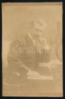 cca 1910 Kerner István (1867-1929) karmester, a Budapesti Filharmóniai Társaság zenekarának elnök-karmestere, keményhátú fotó, foltos, körbevágott karton, 17,5x11,5 cm