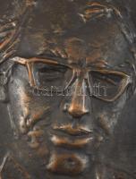 Petrovits István (1945): Sütő András. Bronz kisplasztika. Jelzett 23x23 cm