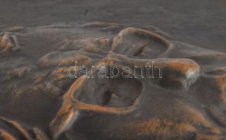 Petrovits István (1945): Sütő András. Bronz kisplasztika. Jelzett 23x23 cm