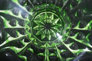 Cseh uránüveg gyümölcskínáló tál. Formába öntött, anyagában színezett, hibátlan, d: 33 cm