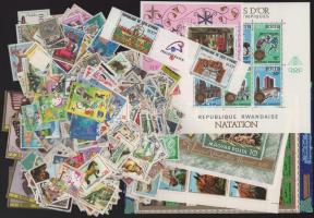 Kb. 700-800 db külföldi bélyeg, sok állat motívum, Afrika és Tunézia, ömlesztve