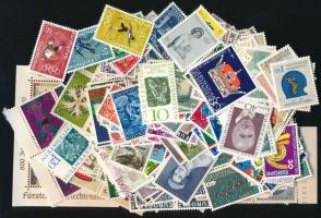 Liechtenstein 300-400 db főleg postatiszta bélyeg, közütk összefüggések is, ömlesztve borítékban