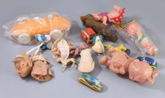 Doboznyi vegyes régi játék, lemezautók, babák, stb., jó darabokkal.