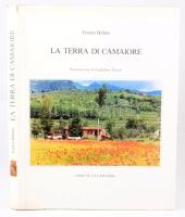Franco Bellato: La terra di Camaiore. Presentazione di Guglielmo Petroni. Camaiore, 1985, Comune di Camaiore. Gazdag képanyaggal illusztrálva. Olasz nyelven. Kiadói egészvászon-kötés, kiadói papír védőborítóban, kissé viseltes, ázott.