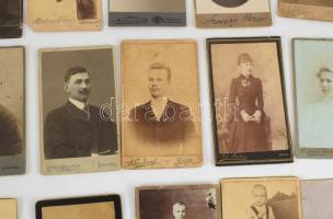 17 db vizitkártya különféle, többségében magyar műtermekből (közte Fridrich János, Szentes; Lojanek ...